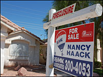 Biển bán nhà bị tịch thu