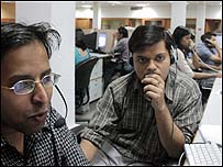 Indianos trabalham em call center