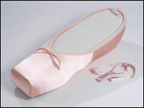 Caixão em forma de sapatilha