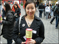 张岩在伦敦募捐