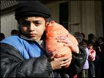 राहत सामग्री वितरण