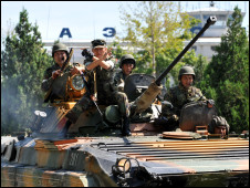 جنود قرغيز في مدينة أوش