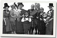 Nia Potter, Helen Forder, Rhiain Bebb, Sion Gwilym Roberts, Huw Roberts, Howard Potter, Ann Griffiths a Bethan Roberts. 