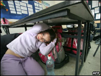 Criança participa de simulação em assentamento judeu na Cisjordânia