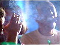 دھویں میں اڑا دو