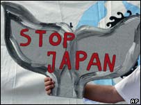 Protesto contra a caça a baleias pelo Japão
