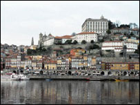 Nova legislação está dificultando vida de brasileiros em Portugal