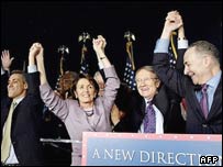 از چپ به راست: راهم امانوئل رييس کميته تبليغات انتخاباتی دموکرات در مجلس نمايندگان، نانسی بلوسی و هری ريد رهبران جناح حزب در مجلس نمايندگان و سنا و چارلز شوستر رييس کميته تبليغات انتخاباتی سنا