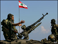 Soldados libaneses na fronteira com Israel