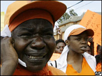 Cuộc biểu tình phản đối hôm Thứ Năm đã bị dẹp bằng hơi cay.