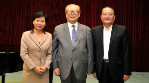 江澤民夫婦接見上海海洋大學領導（圖片來源：上海海洋大學官網）