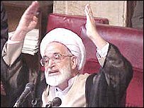 مهدی کروبی از برخورد دوگانه دستگاه قضائی ايران با مسايل انتقاد کرد