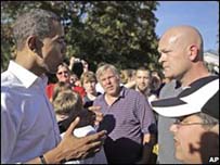 اوبامہ جو دی پلمبر سے بات کرتے ہوئے