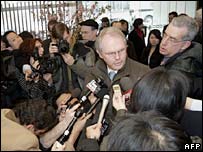 کريستوفر هيل در نيويورک با خبرنگاران گفتگو می کند