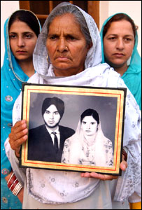 परमजीत अपने परिजनों के साथ