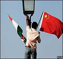 Bandeiras da Índia e da China