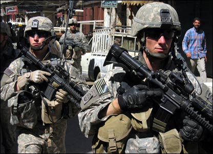 Tuần tra tại Kidhimiyah, Bắc Baghdad.