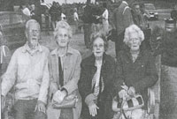 Plant ar y daith gerdded