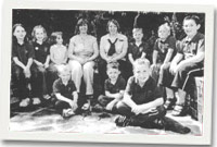 Cyngor yr ysgol gyda Carol James, Prufathrawes a Delyth Evans o NatWest