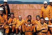 David Lewis (trydydd o'r chwith)