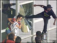 Servidores protestam contra a reforma em Brasília