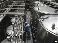 Fábrica de leite em Changdu, na China. Foto: AP