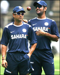 सचिन तेंदुलकर और महेंद्र सिंह धोनी