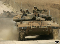 Tanques israelenses voltam do sul do Líbano após cessar-fogo