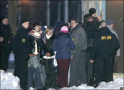 Calon presiden dari kubu oposisi utama, Alexander Milinkevich mengutuk tindakan polisi terhadap pengunjukrasa. 