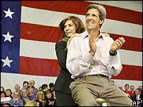 John Kerry ve eşi Theresa