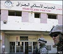 Irak İslam Partisi'nin bir binası ve logosu