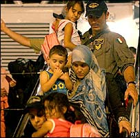 انتظار می رود دهها هزار نفر که در اثر درگيری ها لبنان را ترک کرده اند، وارد قبرس شوند