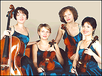 Đỗ Phượng Như (ngoài cùng bên phải) và nhóm tứ tấu Dominant Quartet