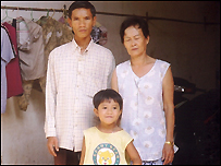 Bà Bạch và con cháu