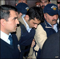 آلپ ارسلان ارسلان، فرد مهاجم در احاطه پليس  