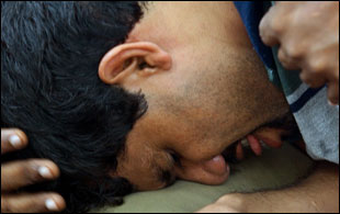 विस्फोट से प्रभावित लोग