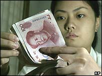 Yuan sayan bir Çinli