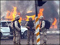 عراق میں ایک بم حملے کے بعد امریکی فوجی