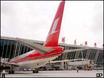 Máy bay trên sân bay Trung Quốc