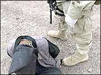 یک بازداشتی افغان