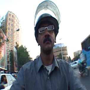 نمایی از فیلم آن مرد موتور دارد ساخته شهریار صیامی