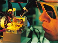 Teknoloji sektöründe çalışan bir işçi