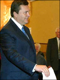 Віктор Янукович на виборчій дільниці