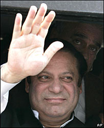 نواز شریف به هنگام ورود به پاکستان