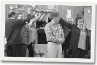 Dylan Davies yn cael ei gadeirio.