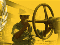 Trabalhador em refinaria de petróleo