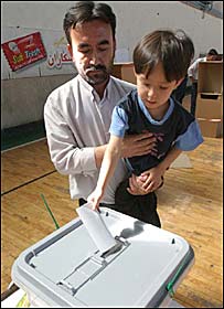 عالمی مبصرین نے ان انتخابات کو جمہوری اور مصفانہ قرار دیا ہے