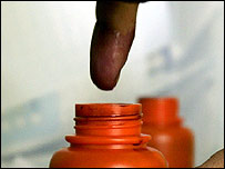 O dedo sujo de tinta: símbolo das eleições no Iraque