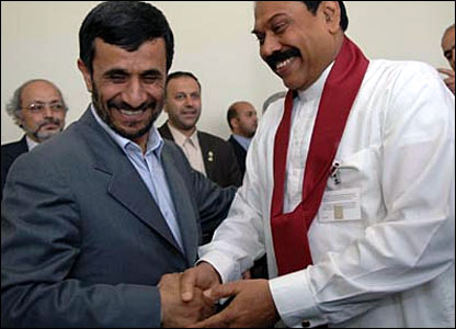 Rajapaksa meetting Iranian President Ahmedinejad in New York (photo Sudath Silva)