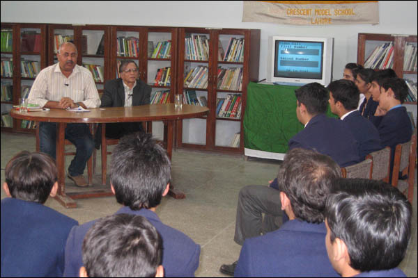 दिल्ली-लाहौर के बीच जुड़े तार